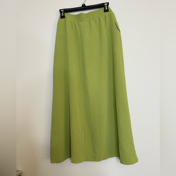 New York Clothing Co - Lime Green - Long Skirt- No Pockets- With Tie, Worn Twice - Picture 6 of 6
